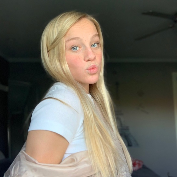 Meet your Posher, Tiffany - Picture 1 of 1